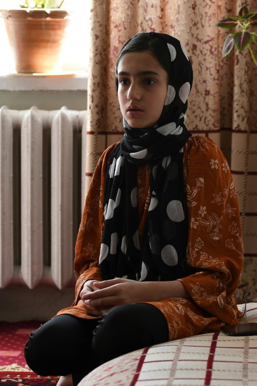التلميذة ملاحات حيدري خلال مقابلة مع وكالة فرانس برس من منزلها في كابول في 24 آذار/مارس 2022(ا ف ب)
