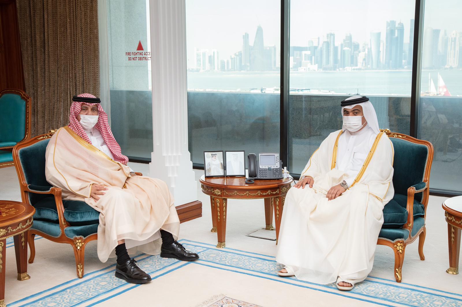 وزير المالية القطري مع وزير التجارة السعودي (قنا)