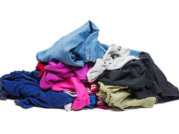 لماذا يجب غسل الملابس الجديدة قبل ارتدائها (التواصل الاجتماعي)
