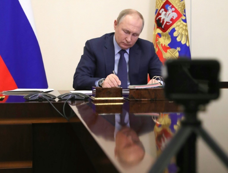 الرئيس الروسي فلاديمير بوتين قرب موسكو في 25 آذار/مارس 2022 (ا ف ب)