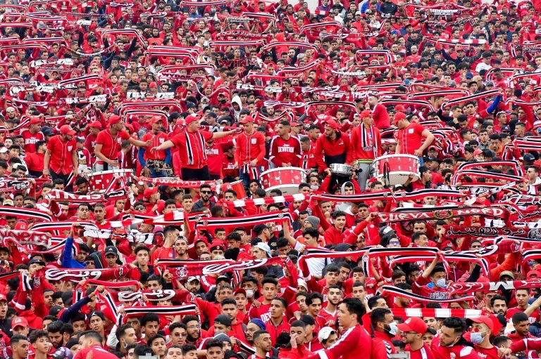 جماهير المنتخب المغربي خلال مباراة اياب الدور الثالث الحاسم من التصفيات الافريقية المؤهلة لمونديال قطر في الدار البيضاء في 29 آذار/مارس 2022 (ا ف ب)