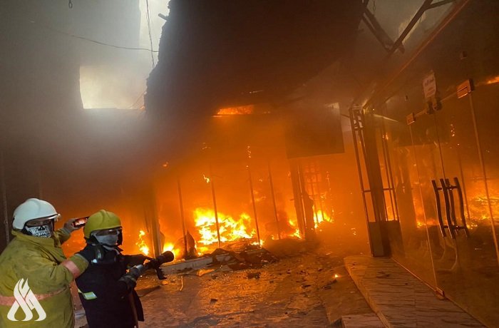 صور لفرق الأطفاء تطفئ حرائق في بغداد (واع)