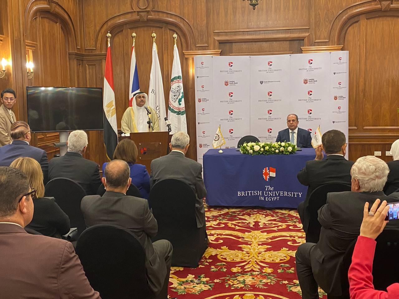 رئيس البرلمان العربي مع الدكتور محمد لطفي رئيس الجامعة البريطانية (الأمة برس) 