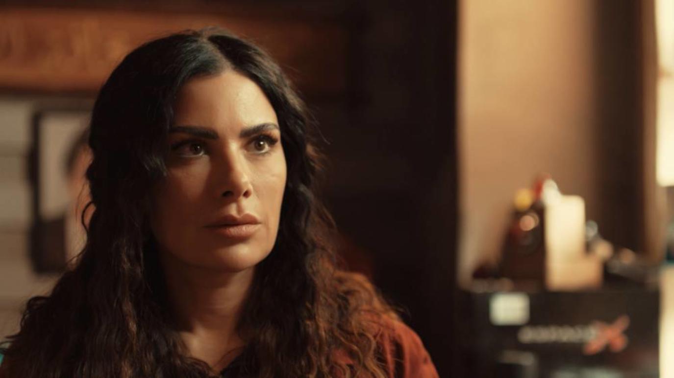 صبا في المسلسل الذي يقدم دراما شعبية بين الأحياء التجارية الشرسة في القاهرة وبورسعيد (الأمة برس)