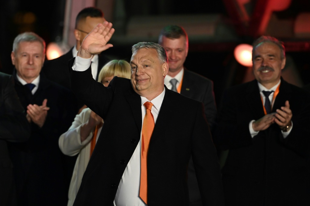 سارع بوتين يوم الاثنين إلى تهنئة أحد أقرب حلفائه داخل الاتحاد الأوروبي ، رئيس الوزراء المجري فيكتور أوربان ، بعد فوز حزبه بولاية رابعة (أ ف ب)