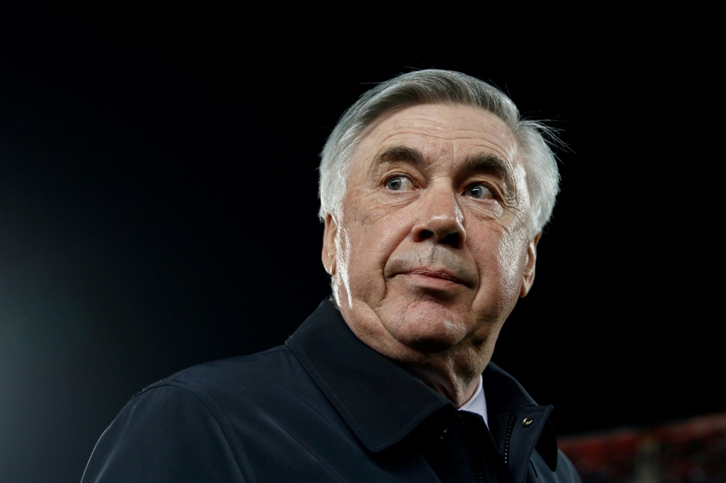 مستقبل الإيطالي كارلو أنشيلوتي مع ريال مدريد الإسباني غير مؤكد قبيل مواجهة تشلسي في ربع نهائي دوري أبطال أوروبا (ا ف ب)