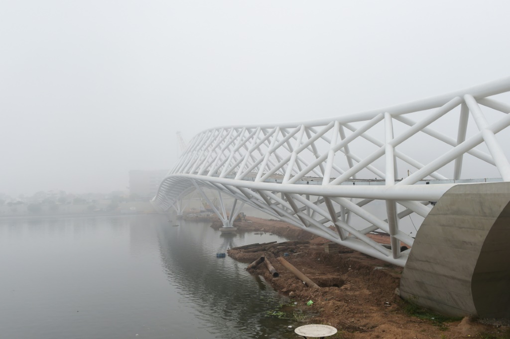 جسر في مدينة أحمد أباد الهندية في 21 كانون الثاني/يناير 2022(ا ف ب)