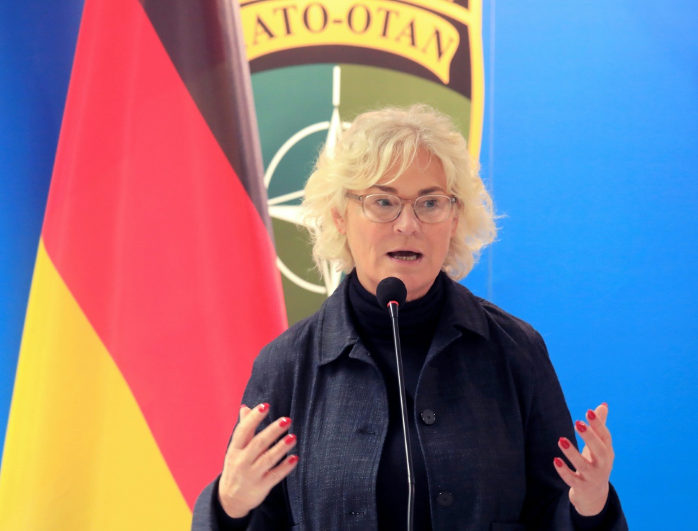 وزيرة الدفاع الالمانية كريستين لامبرخت خلال مؤتمر صحافي مشترك مع نظيرها الليتواني في مدينة روكلا بليتوانيا في 19 كانون الاول/ديسمبر 2021 ( اف ب)