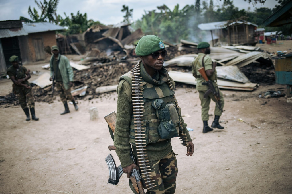 دورية للقوات المسلحة في قرية قريبة من بيني في جمهورية الكونغو الديموقراطية في 18 شباط/فبراير 2020(ا ف ب)