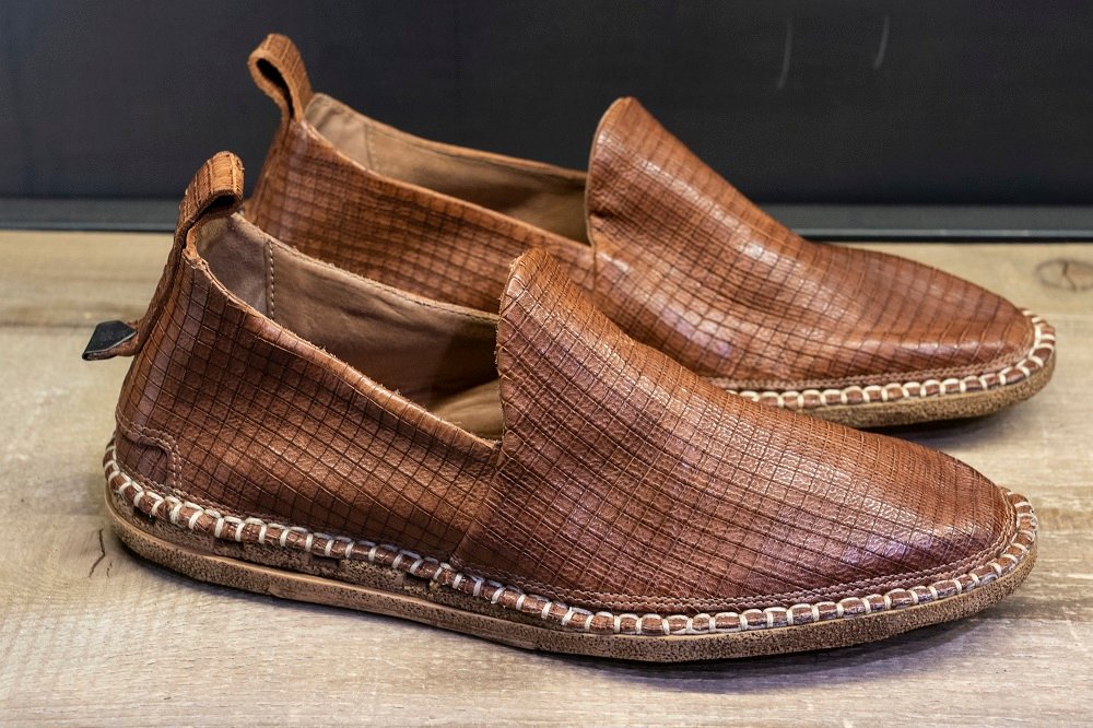 الحذاء المسطح Loafers هو حذاء كلاسيكي التصميم (الرجل)