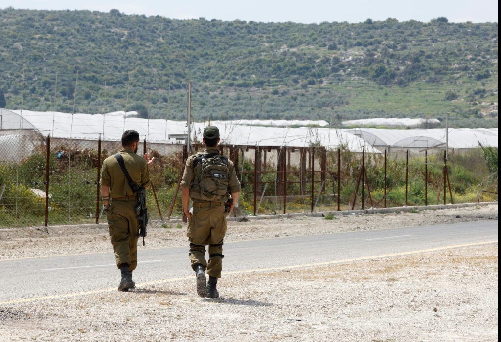 قامت إسرائيل بإرسال قوات إضافية وتعزيز جدارها السياج مع الأراضي المحتلة بعد أربع هجمات قاتلة أودت بحياة 14 شخصًا في إسرائيل ، معظمهم من المدنيين ، في الأسابيع الثلاثة الماضية (أ ف ب)