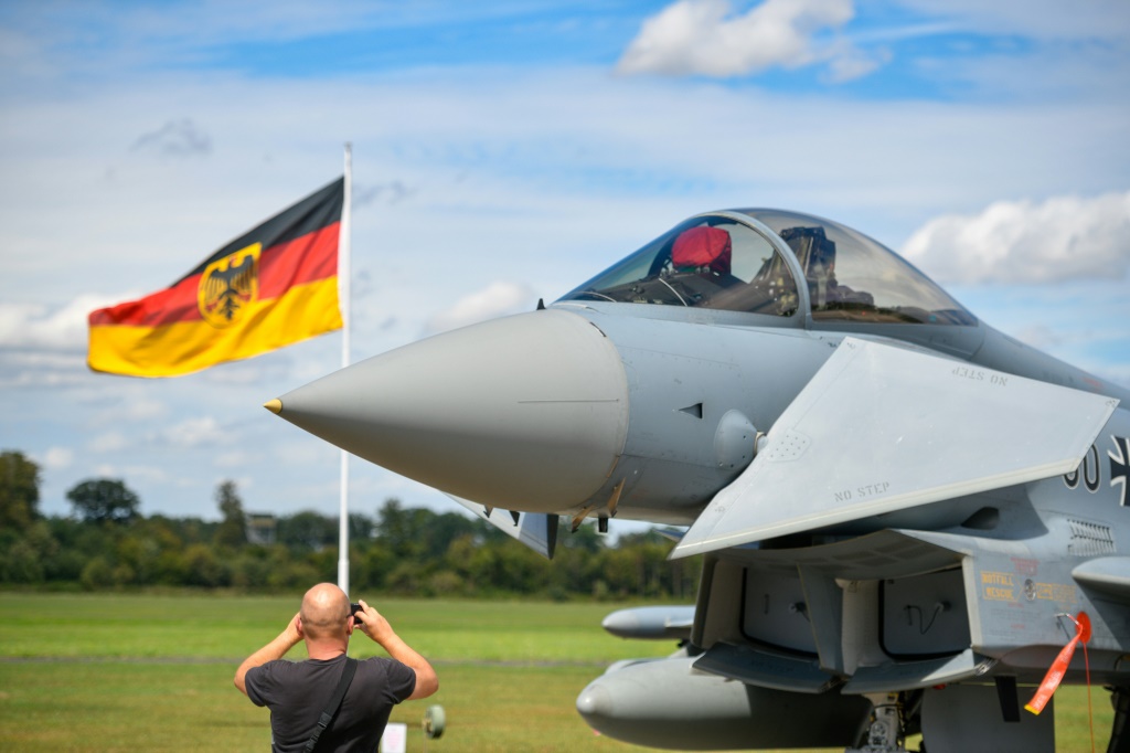 طائرة "يوروفايتر" تابعة لسلاح الجو الألماني في قاعدة جوية غرب ألمانيا بتاريخ 20 آب/اغسطس 2020 (ا ف ب)