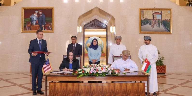 توقيع اتفاقية بين حكومة سلطنة عُمان وحكومة الولايات المتحدة الأمريكية بشأن عمل أزواج الموظفين الرسميين(العمانية )