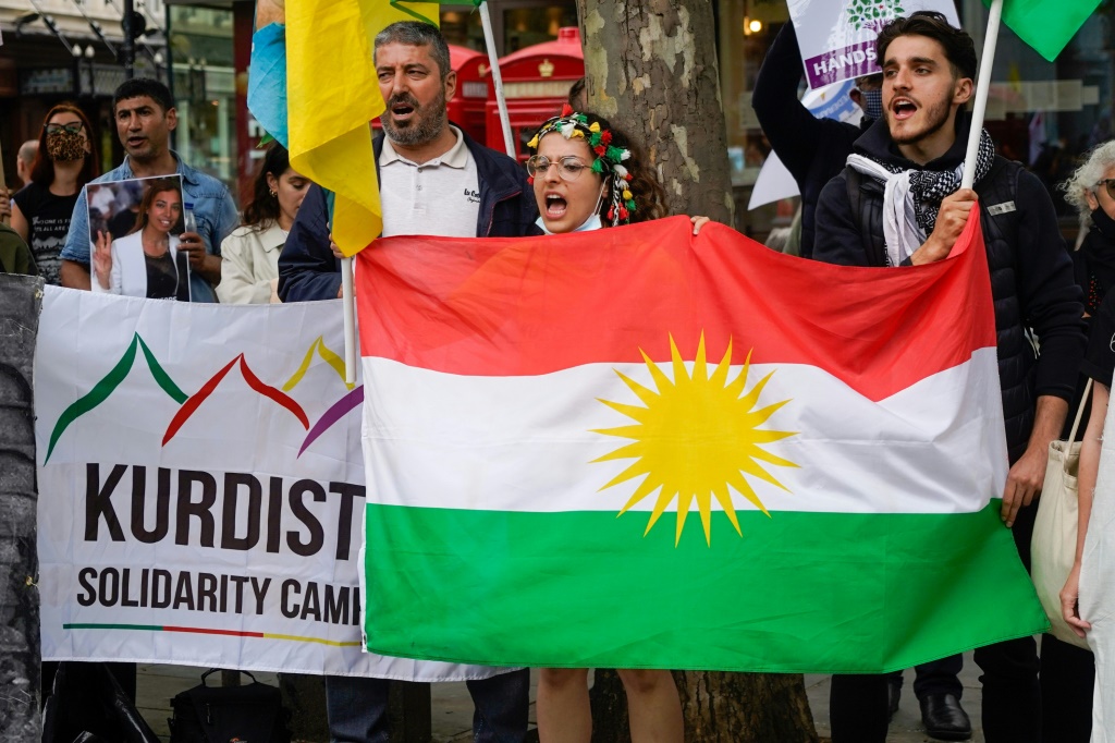 متظاهرون في لندن ضد التدخل العسكري التركي في شمال العراق بتاريخ 3 تموز/يوليو 2021(ا ف ب)