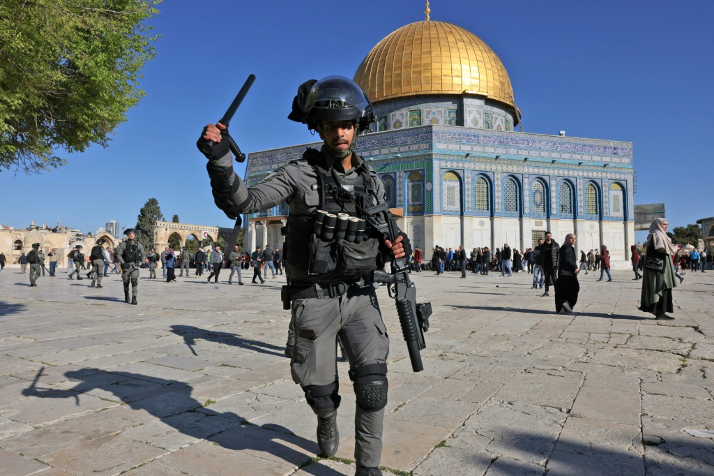 تعترف بيري أن الأوضاع في القدس تشكل أحداثا مهمة في عمان. فالأردن هو المسؤول عن الأماكن الإسلامية المقدسة في القدس (أ ف ب)