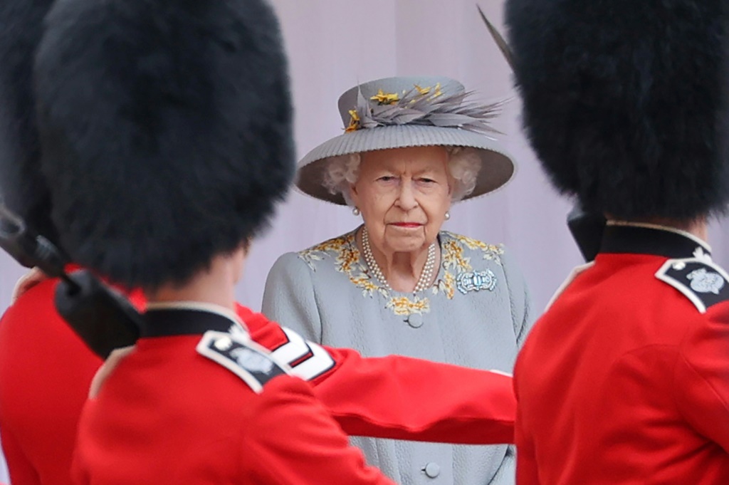 الملكة إليزابيث الثانية في قصر ويندسور في 12 حزيران/يونيو 2021(ا ف ب)