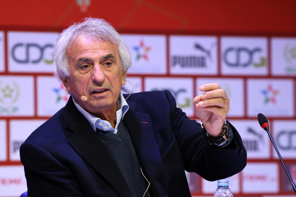 المدرب البوسني-الفرنسي للمنتخب المغربي لكرة القدم وحيد خليلودجيتش خلال مؤتمر صحافي في الرباط في 3 شباط/فبراير 2022 (ا ف ب)