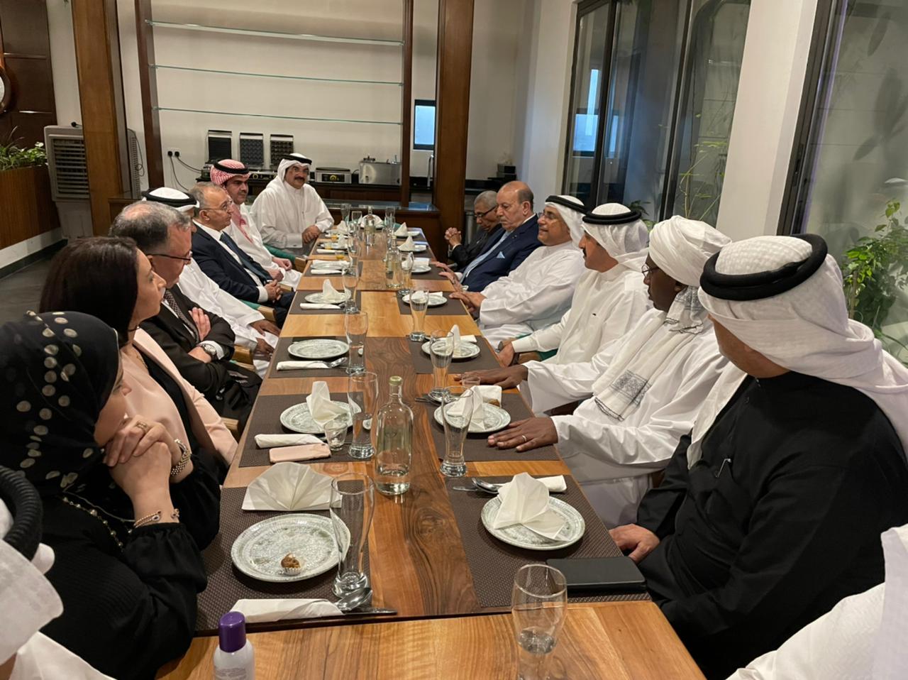 رئيس البرلمان العربي خلال استقباله عدد من السفراء العرب المعتمدين لدى مملكة البحرين بحضور الشيخ عبد الله بن أحمد آل خليفة وكيل وزارة الخارجية للشئون السياسية بمملكة البحرين (الأمة برس)
