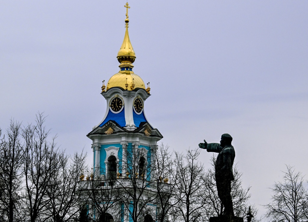تمثال للينين في وسط بلدة كوستروما في روسيا في 24 نيسان/ابريل 2022 (ا ف ب)