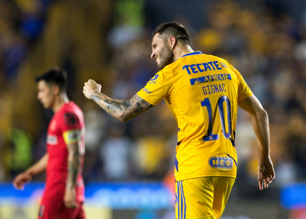 لقطة لمهاجم تيغريس الفرنسي بيار اندريه جينياك محتفلا بعد تسجيله هدفا في مرمى تولوكا في الدوري المكسيكي. 16 نيسان/ابريل 2022 (ا ف ب)