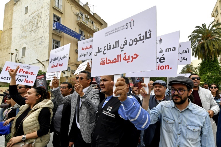 من تظاهرة الصحافيين التونسيين في العاصمة دفاعا عن الحريات في الخامس من ايار/مايو 2022 (ا ف ب)