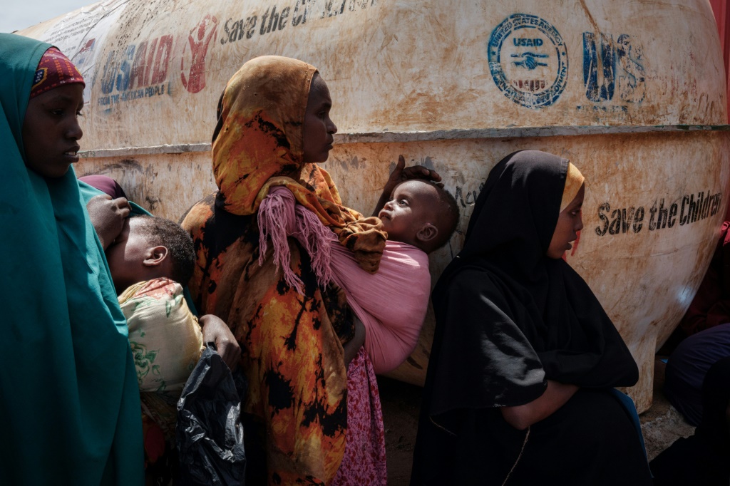 نازحون في مخيم توكل 2 بمنطقة بيداوة بالصومال التي تعاني من الجفاف بتاريخ 14 شباط/فبراير 2020 (ا ف ب)