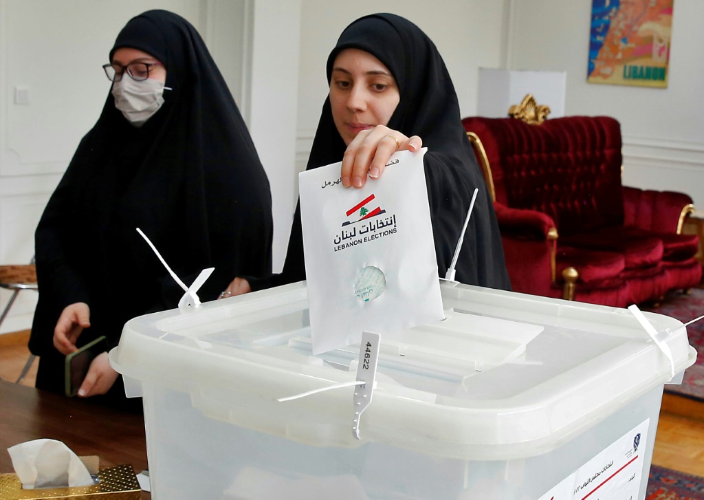 بدأت الإنتخابات النيابية اللبنانية في مرحلتها الأولى، المخصّصة للمغتربين اللبنانيين، في 10 دول تعتمد يوم الجمعة يوم عطلة رسمية (أ ف ب)