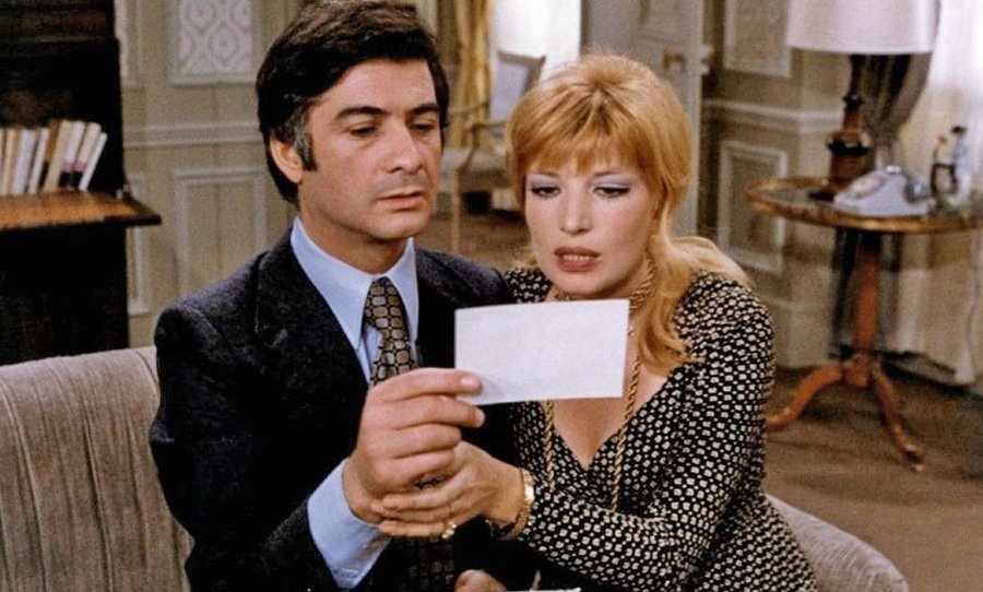 الفيلم المعروض حالياً على منصة «كانال بلُس» الفرنسية، هو ما قبل الأخير لبونويل (لقطة من الفيلم)