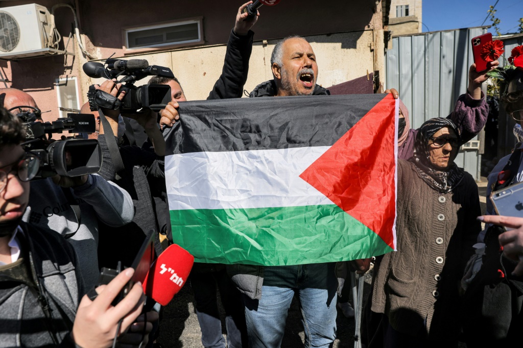 انتعش الاقتصاد الفلسطيني في عام 2021، مع زيادة عدد تصاريح العمل في إسرائيل والمستوطنات للفلسطينيين في الضفة الغربية (أ ف ب)