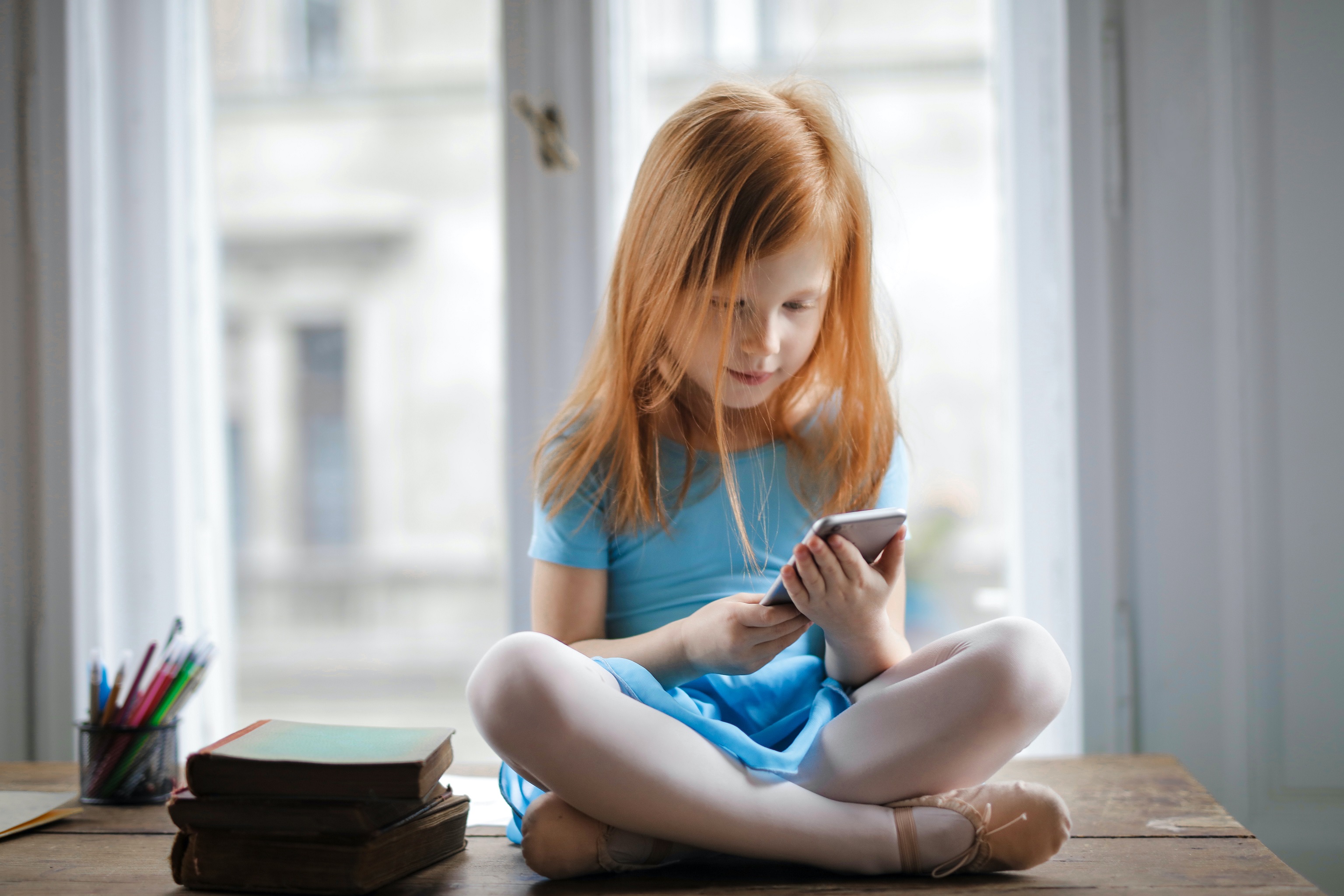 أشارت الدراسة إلى أن الاستخدام المستمر للهواتف المحمولة وأجهزة توجيه Wi-Fi يؤدي إلى زيادة الكالسيوم في الدماغ، وبالتالي يزيد من خطر الإصابة بمرض الزهايمر