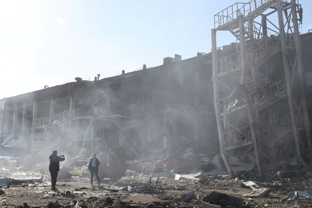  مركز تجاري دمرته صواريخ روسية في مدينة أوديسا في 10 أيار/مايو 2022 (اف ب)