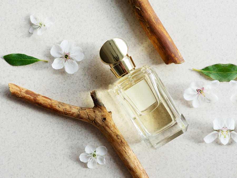 أجمل عطور برائحة خشب الصندل(سيدتي)