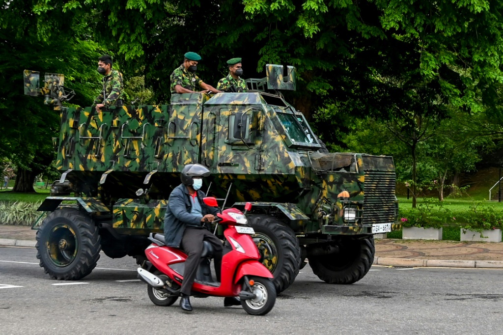 أعادت القوات النظام إلى حد كبير في كولومبو (أ ف ب)