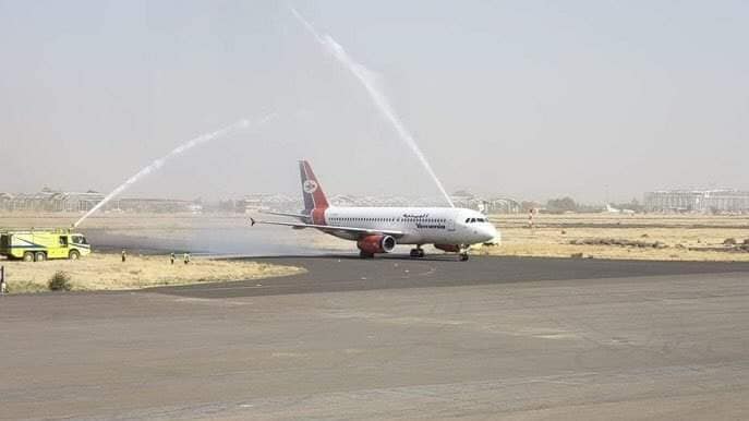 طيران اليمنية في أول رحلة بعد سنوات من إغلاق مطار صنعاء (اليمنية)