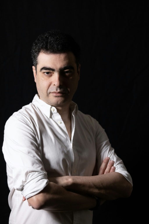 المؤلف الموسيقي المصري هشام نزيه خلال جلسة تصوير في القاهرة في الخامس من أيار/مايو 2022 (ا ف ب)