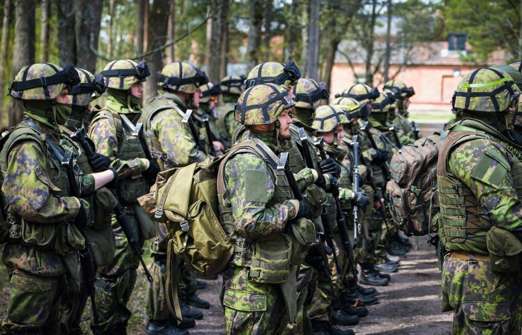يقوم أكثر من 20.000 من المجندين الشباب بتدريبهم العسكري سنويًا (أ ف ب)
