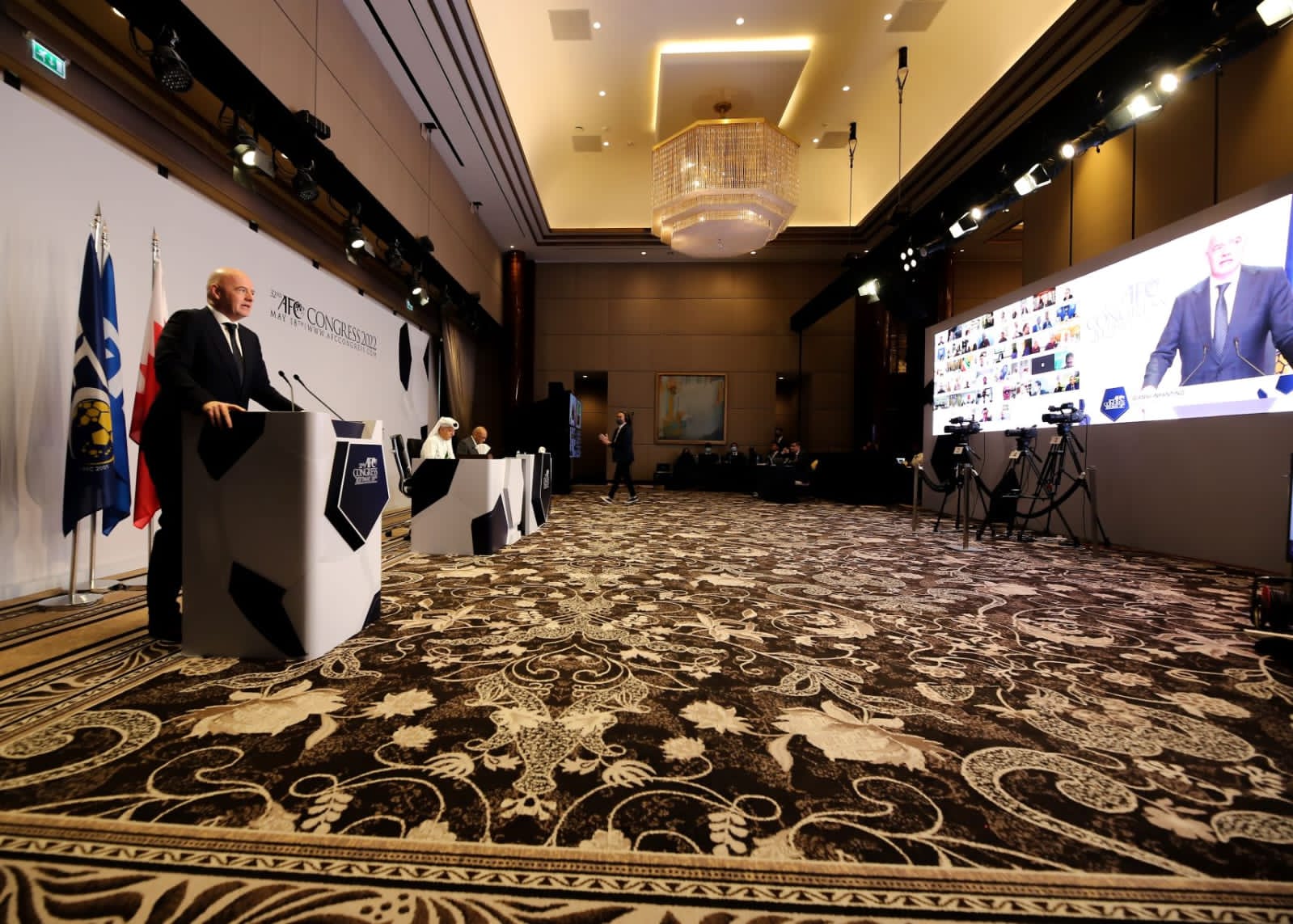 رئيس الاتحاد الدولي لكرة القدم يلقي كلمته في الاجتماع (الأمة برس)