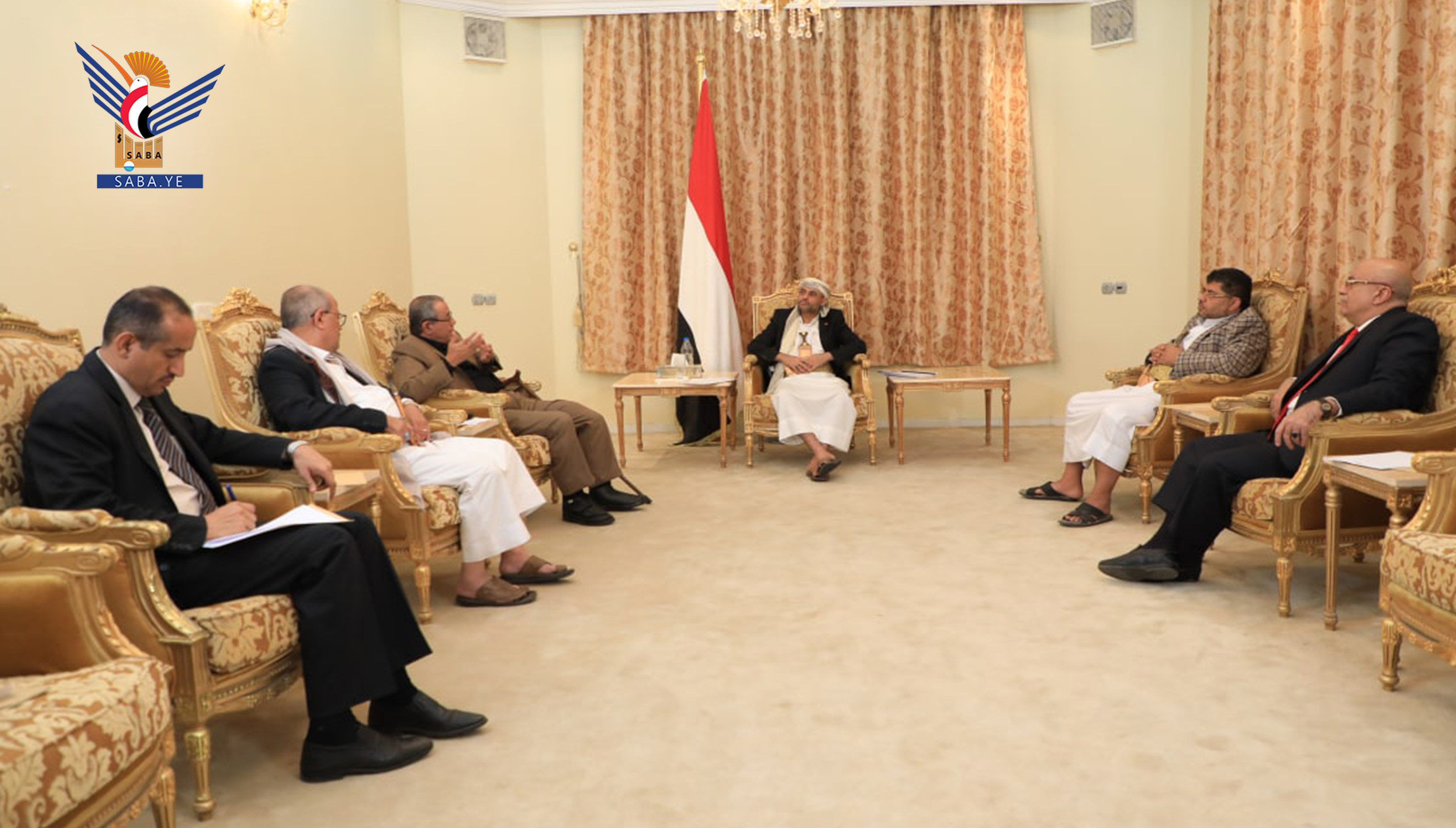 أعضاء المجلس السياسي الأعلى بصنعاء خلال اجتماعه (سبأ)