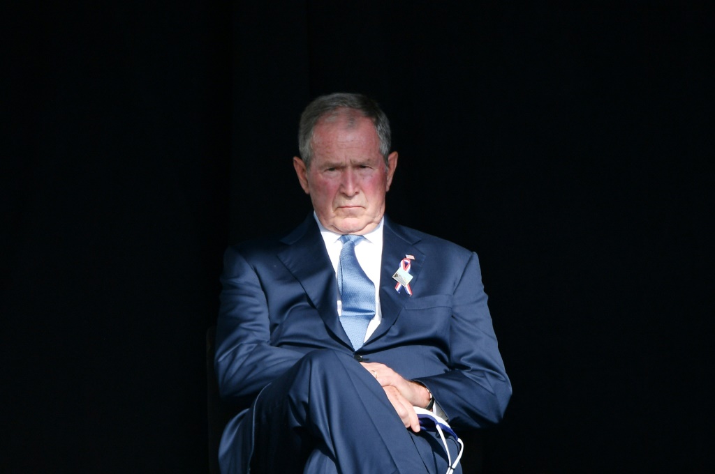 الرئيس الأميركي الأسبق جورج بوش الابن في بنسلفانيا بتاريخ 11 أيلول/سبتمبر 2021 (ا ف ب)
