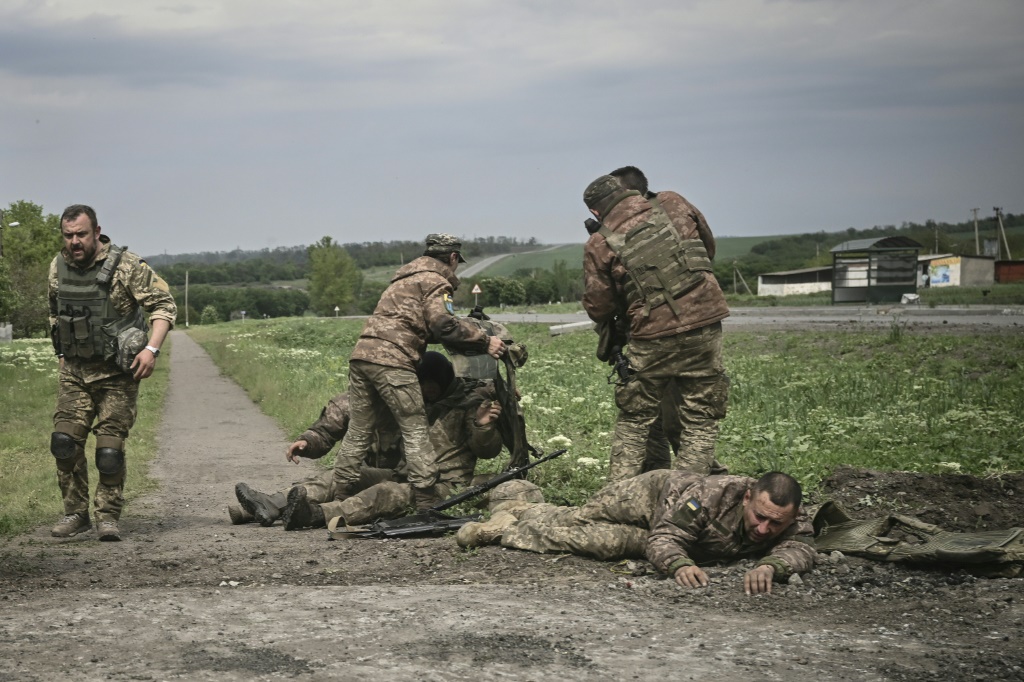    اشتد القتال في منطقة دونباس ، بالقرب من خط المواجهة السابق بين القوات الأوكرانية والانفصاليين المدعومين من روسيا (أ ف ب)