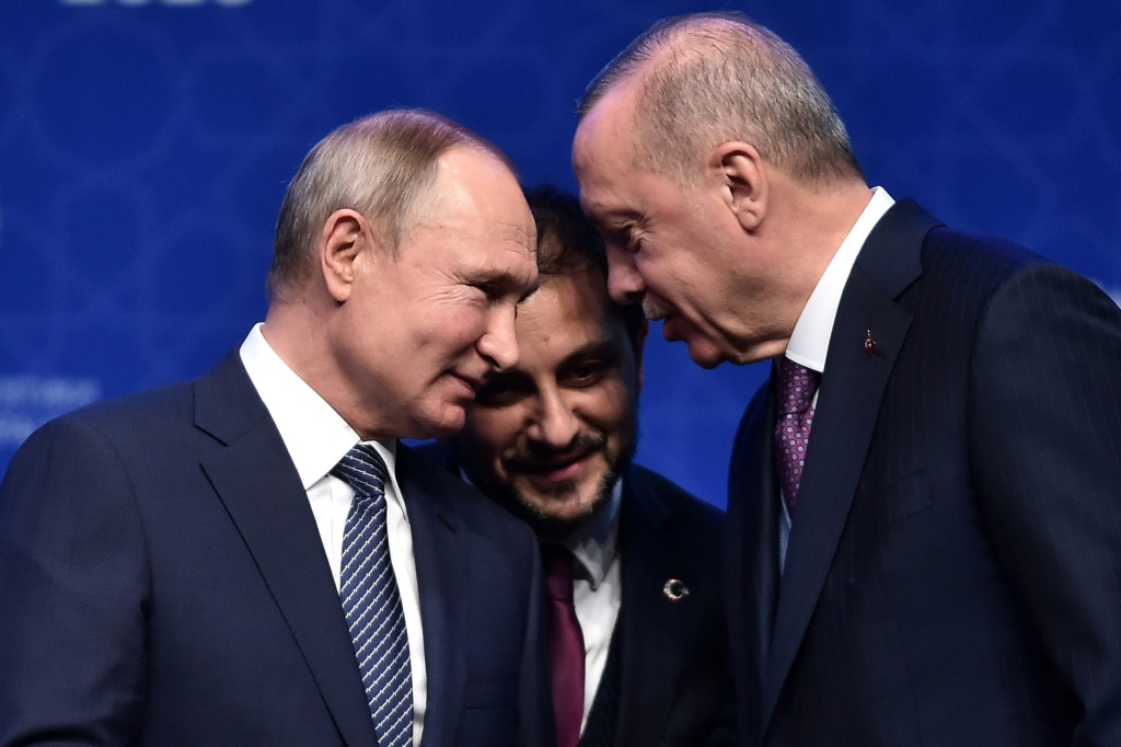 الرئيس التركي رجب طيب اردوغان ونظيره الروسي فلاديمير بوتين (أ ف ب)