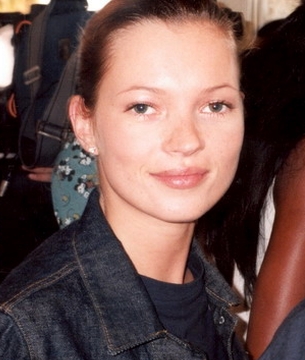 عارضة الأزياء كايت موس في كيت موس سنة 2005 (ويكيبيديا)