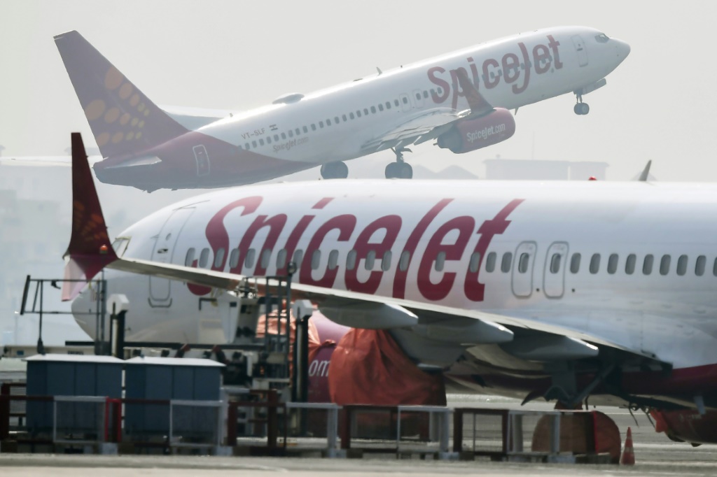 قالت شركة SpiceJet الهندية ذات الميزانية المحدودة إن هجوم الفدية هو المسؤول عن تأخيرات الرحلات وإلغاءات السفر التي تركت مئات الركاب عالقين في طائراتهم. (أ ف ب)