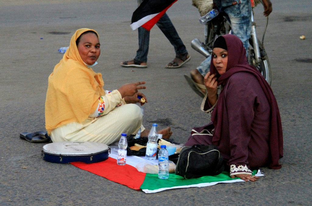  من تظاهرة معارضة للحكم العسكري في العاصمة السودانية الخرطوم بتاريخ 11 نيسان/ابريل 2022 (ا ف ب)