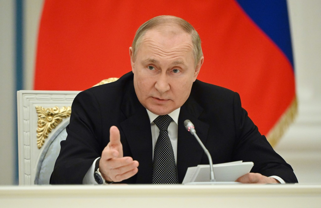    الرئيس الروسي فلاديمير بوتين في الكرملين في 25 أيار/مايو 2022 (أ ف ب)