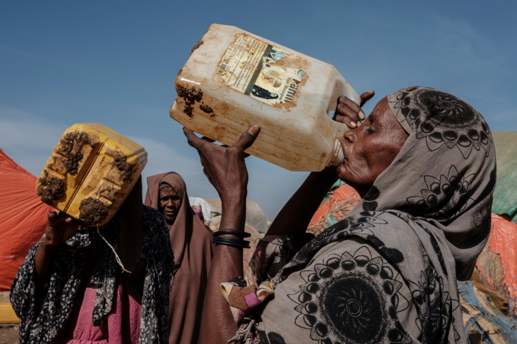 يواجه ستة ملايين شخص في الصومال، أي نحو 40 بالمئة من سكان البلاد، انعداما للأمن الغذائي بمستويات قصوى، بحسب برنامج الأغذية العالمي (ا ف ب)
