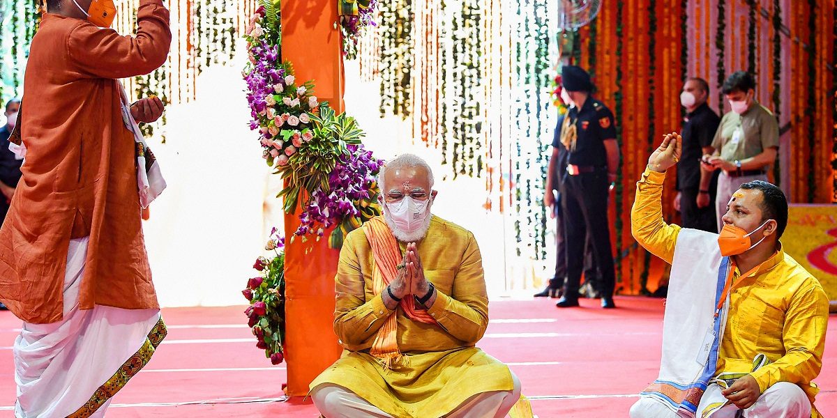 رئيس الوزراء ناريندرا مودي يشارك في بومي بوجان لبناء معبد رام في أيوديا ، 5 أغسطس ، 2020. (الصورة من موقع الحكومة الهندية)