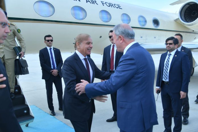  رئيس الوزراء الباكستاني شهباز في تركيا (الباكستانية )