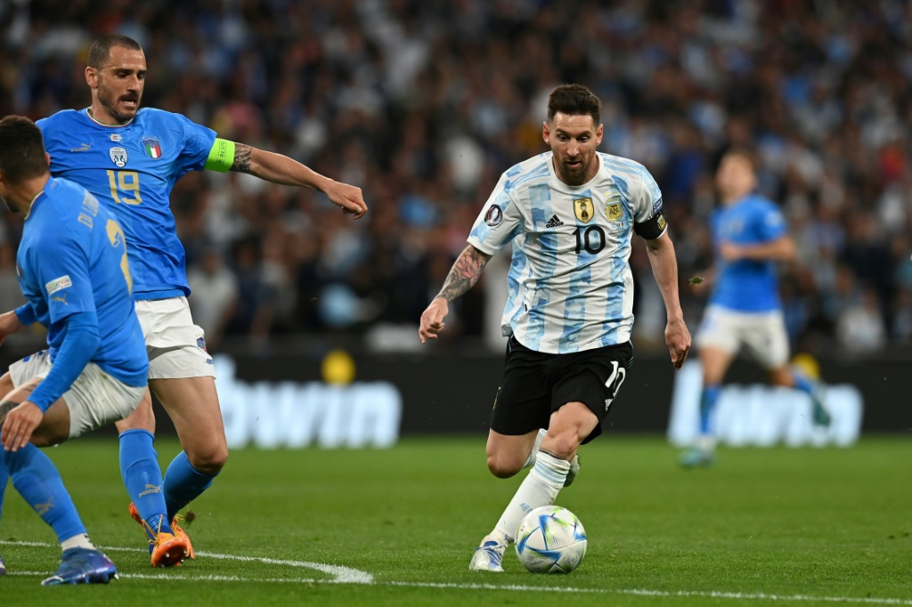 الارجنتيني ليونيل ميسي خلال مباراة منتخب بلاده بطل كوبا أميركا أمام إيطاليا بطلة أمم أوروبا في الـ "فيناليسيما" في الأول من حزيران/يونيو 2022