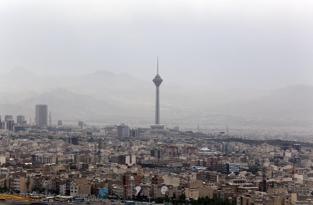 رأت الصحيفة أن الاحتلال دأب على تحذير الغرب، من أن إيران تقترب من نقطة يمكنها من خلالها الاندفاع نحو تطوير قنبلة نووية (أ ف ب)